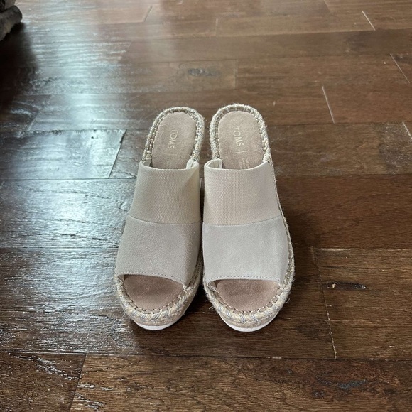 Toms-beige suede wedges-Size 8 - Picture 3 of 10